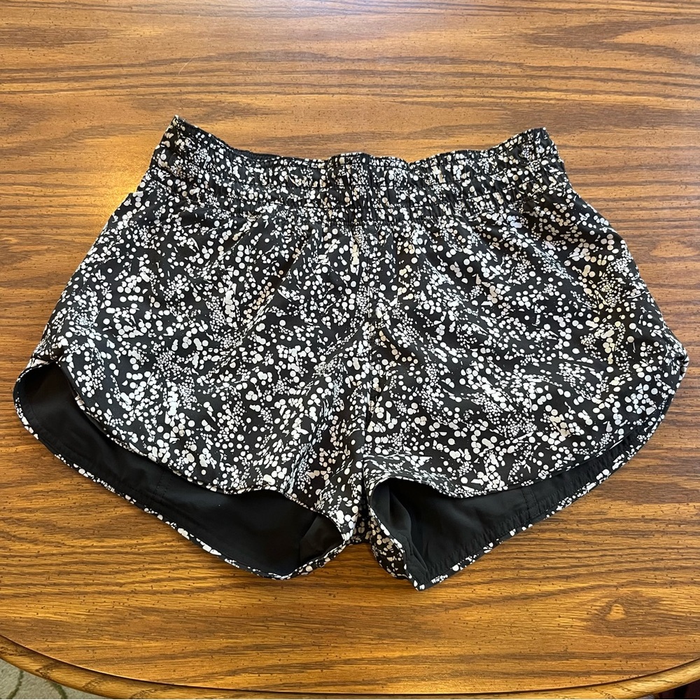 Lululemon 2 way reversible shorts - Picture 2 of 5